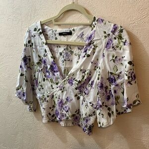 ⛱️Summer clean-out! 🌞 Floral Forever 21 cropped cream blouse, likely size small
